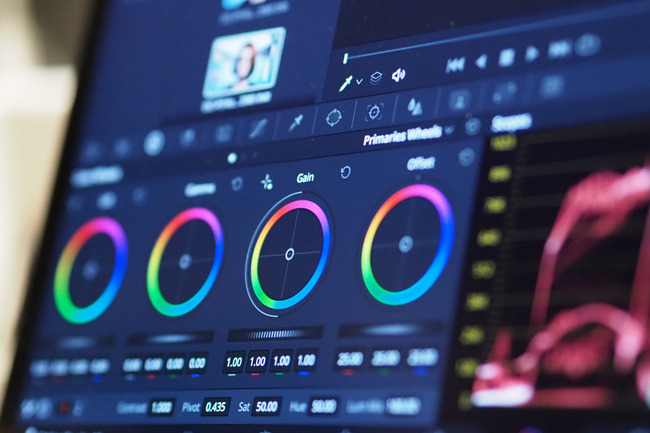 映像と音声を合成する